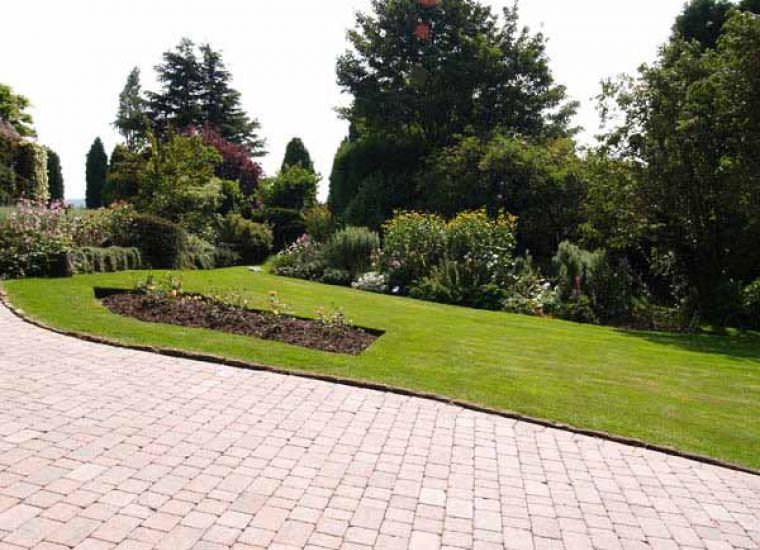 Cassey Landscapes - Creative and Distinctive Gardens: Swipe To View More Images